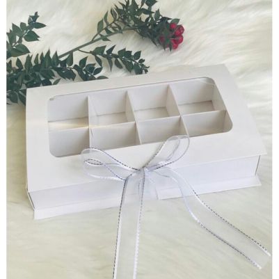 Комплект кутии за 8 броя бонбони - 3 броя - Бяла с панделка