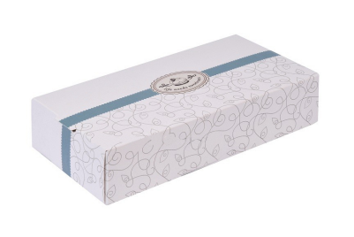 Бяла картонена кутия за сиропирани сладки 24,5х13х5,5 см