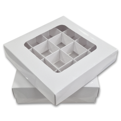 Кутия за бонбони и бисквитки с прозорец – 15 × 15 × 3 см – Бяла- 50 броя